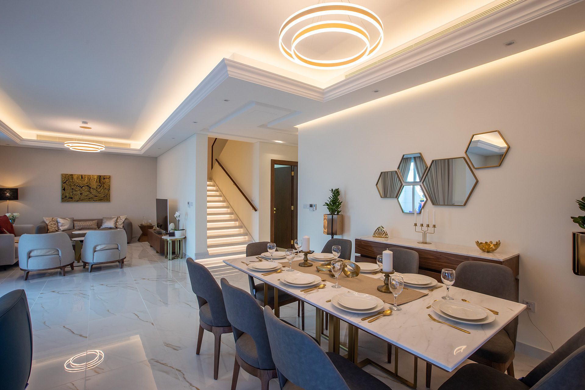 Photo 3 of 6 Bedroom Fully Furnished Luxurious Villa in Floresta Gardens