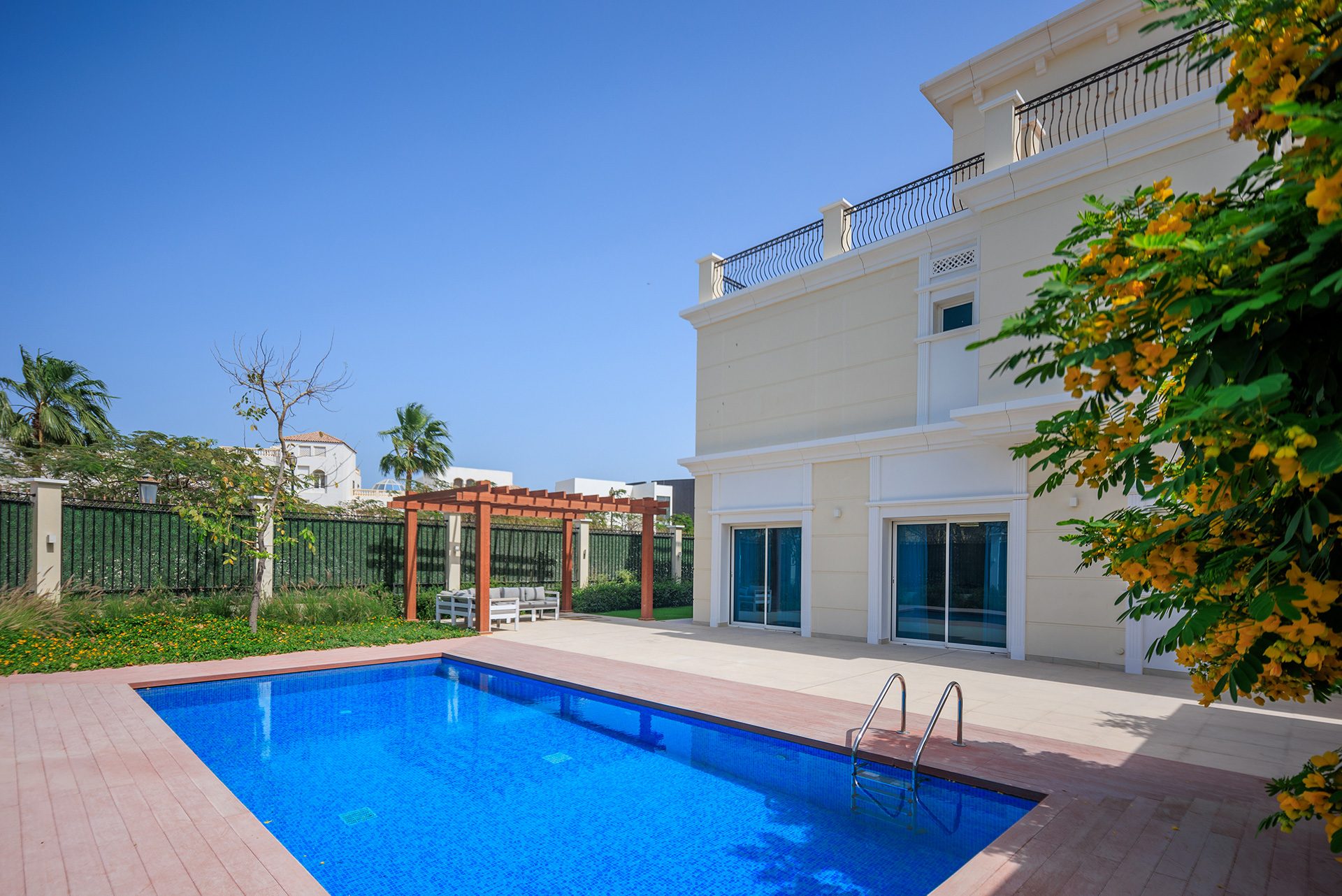Fully Furnished 6 Bedroom Villa - Floresta Garden